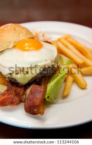 hamburger beef bacon egg and salad