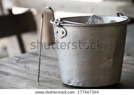 Ice bucket