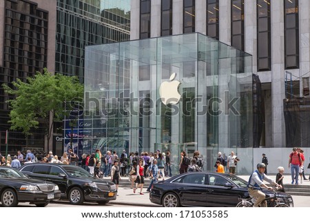 NEW YORK CITY - CIRCA MAY 2013: Apple Store cube on 5th Avenue, New York, circa May 2013. As of July 2013, Apple has 411 retail stores in 14 countries