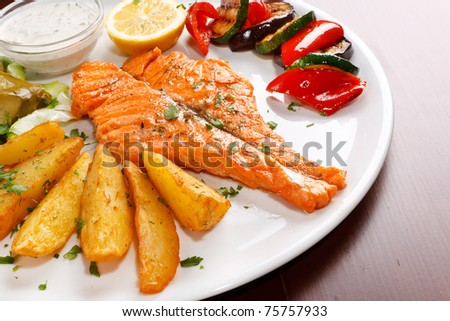 Salmon steak with roasted vegetables