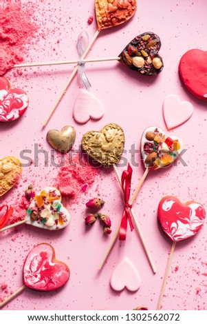 heart cookie pops for Valentine\'s Day