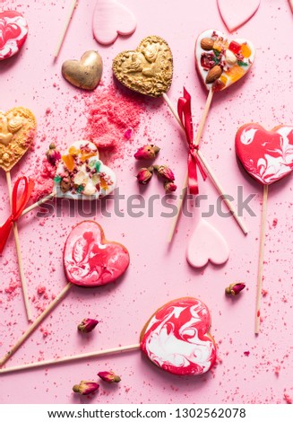 heart cookie pops for Valentine\'s Day