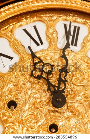 gold clock