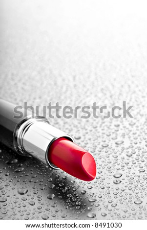 lipstick closeup on desaturated water drop background