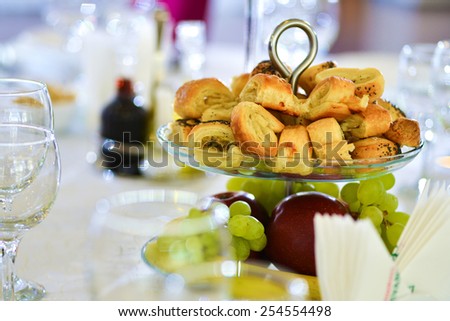Pastry with meat placed on a glass support a wedding day