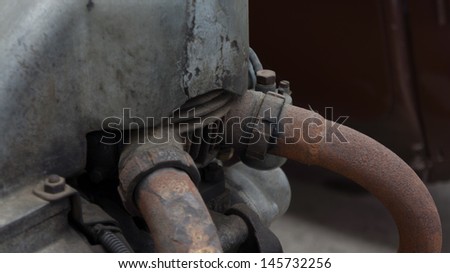 Engine and exhaust pipe with rust
