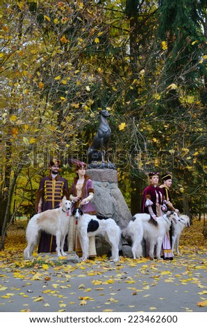 Nesvizh - October 12: Couples in traditional medieval costumes in Nesvizh Castle park. Nesvizh, Belarus on October 12, 2013.