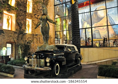 FIGUERES, SPAIN-AUGUST 6: The Main courtyard of the Dali Museum on August 6,2009 in Catalonia, Spain. The Dali Theatre and Museum is a museum of the artist Salvador Dali in his home town of Figueres.