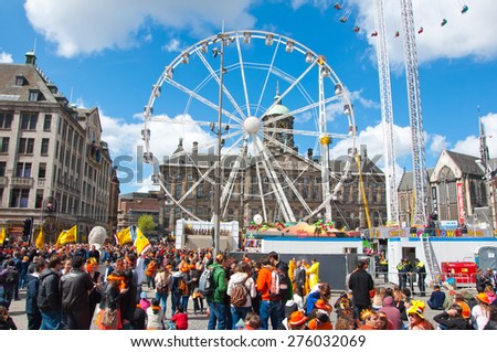 AMSTERDAM-APRIL 27: Dam Square with crowd of people during King\'s Day on April 27, 2015 in Amsterdam, Netherlands. King\'s Day is a national holiday celebrated on April 27th.