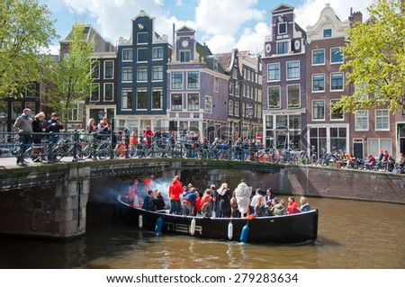 AMSTERDAM-APRIL 27:  King\'s Day boating through Amsterdam canals on April 27, 2015, the Netherlands. King\'s Day (Koningsdag) is held on 27 April (the king\'s birthday) every year.