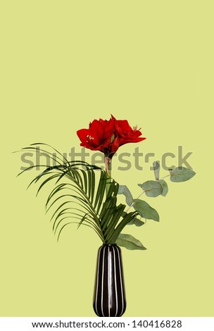 The photograph of a flower arrangement in a vase/Red bouquet