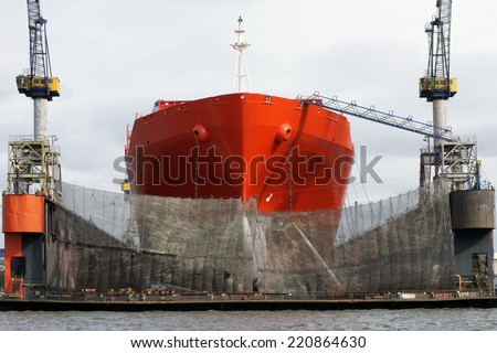 The photograph of a ship\'s hull which will be repaired in a dock / Ships repair