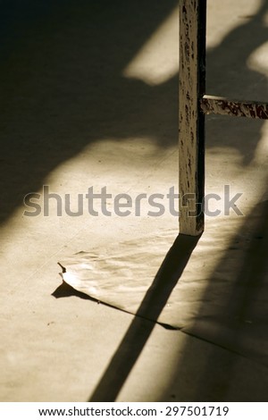 A table leg on a backing casts a shadow / Table leg cast shadow