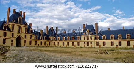 FONTAINEBLEAU, FRANCE: Palace of Fontainebleau is one of the largest French royal chaÃ?Â??teaux. The palace is the work of many French monarchs, building on an early 16th century structure of Francis I