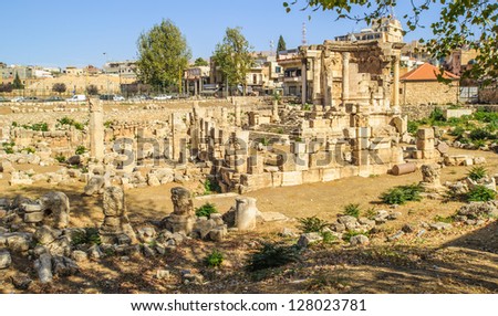 Great Court of Baalbek temple complex. Baalbek, a town in the Beqaa Valley of Lebanon situated east of the Litani River. Ruins of the Roman period.
