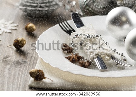 Christmas dinner table. Traditional Christmas decorations. Romantic table setting.