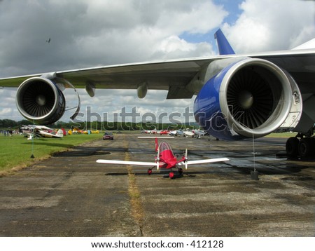 Engines of big plane and little plane