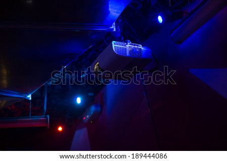 projector under ceiling mirror in nightclub