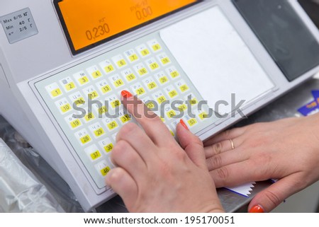 push  button on  electronic balance
