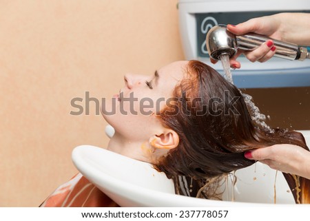 wash your hair in the barbershop
