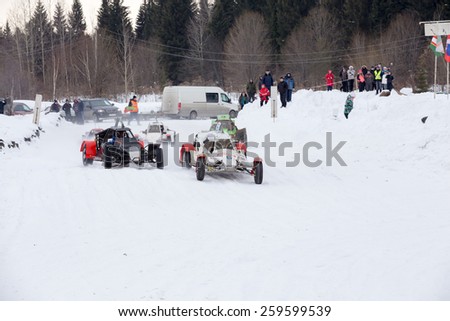 Stryapunyata village, Krasnokamsky district, Perm Region - February 2, 2015. First Cup Krasnokamsky area autocross. Mass start buggy on winter sports competitions