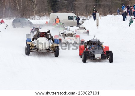 Stryapunyata village, Krasnokamsky district, Perm Region - February 2, 2015. First Cup Krasnokamsky area autocross. Mass start buggy