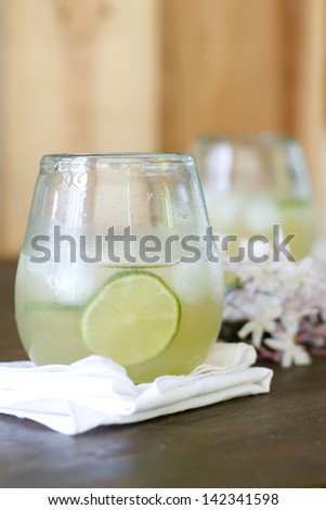 Ginger soda with lime, ginger ale, and agave syrup.