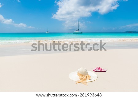 Sun hat at beautiful beach - Relaxing in sunshine