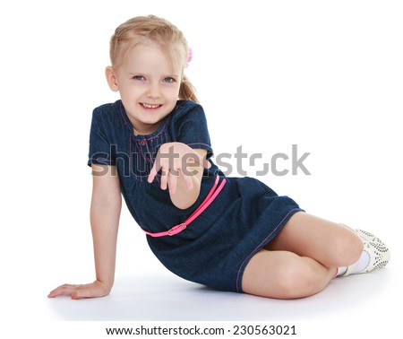 Smiling little girl on the floor of the LED does not show his hand, isolated on white background Alena allo.ua male.