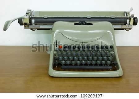 manual typewriter vintage dating back to the sixties