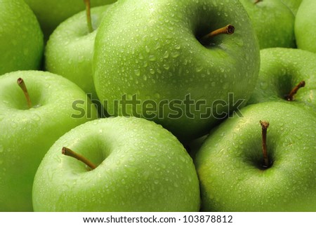 Green apples composition with water droplets