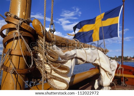 Sails and Swedish Naval flag on board Postjakten Hiorten from 1692