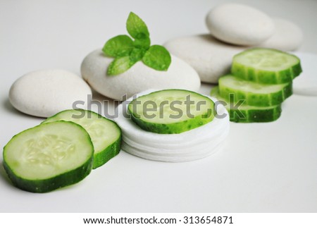 Fresh cucumber facial eye pads