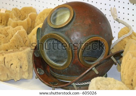 diving helmet and sponges