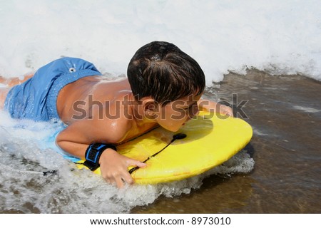 Child reaching the sand with his surfing board