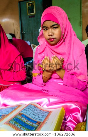 BANGKOK - APRIL 13 : Unidentified kid pray for Allah for ceremony in Graduation of the Quran on April 13, 2013 in Bangkok, Thailand.