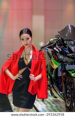 BANGKOK - JUNE 24 : Unidentified model with Yamaha motorcycle on display at Bangkok International Auto Salon 2015 on June 24, 2015 in Bangkok, Thailand. Event of decoration and modify car.