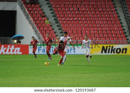 BANGKOK,THAILAND-NOVEMBER 24:Kyi Lin of Myanmar (r) in action during the AFF SUZUKI CUP 2012 between Vietnam and Myanmar at Rajamangkala stadium on Nov 24,2012 inThailand.