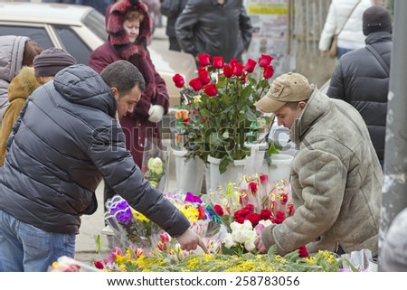 VOLGOGRAD - MARCH 8:Selling flowers at a makeshift flower markets on the eve of international women\'s day. March 8, 2015 in Volgograd, Russia.