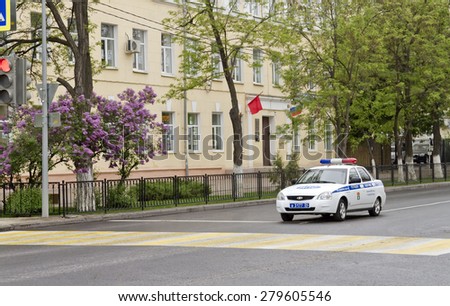 VOLGOGRAD - MAY 9: A police cruiser outside World at the Planetarium blocking traffic for the safe conduct of the parade. May 9, 2015 in Volgograd, Russia.