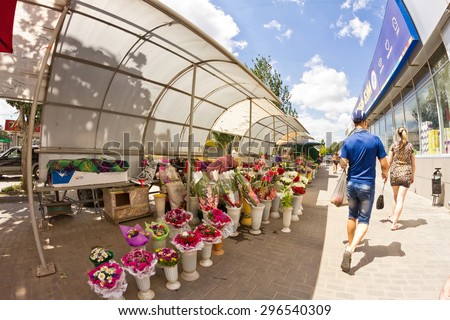 VOLGOGRAD, RUSSIA - JULY 13: Sale grown on farmers fresh flowers on the street under a special canopy . July 13, 2015 in Volgograd, Russia.