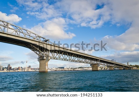 Auckland Harbor Bridge/ Auckland\'s iconic harbor bridge with the city in the background