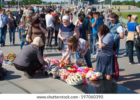 MOSCOW - MAY 31: Women choosing artificial flowers wreaths on Cosmonauts Alley on May 31, 2014 in Moscow.