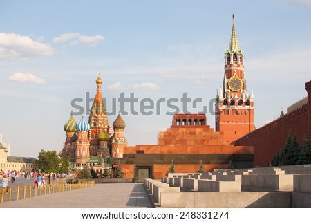 MOSCOW - JULY 29: St. Basil\'s Cathedral, Lenin\'s Mausoleum, Spasskaya Tower and walking people on Red Square on July 29, 2014 in Moscow.