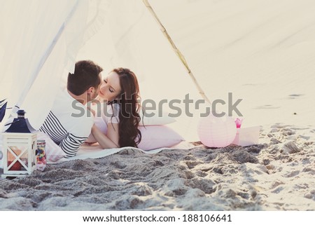 Seaside photo session of a beautiful couple