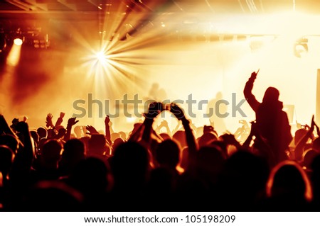 Voyager - Page 5 Stock-photo-cheering-crowd-at-concert-105198209
