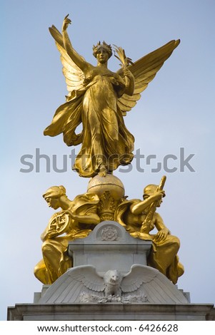 queen victoria memorial,Gold statue in front of Buckingham palace in London, England