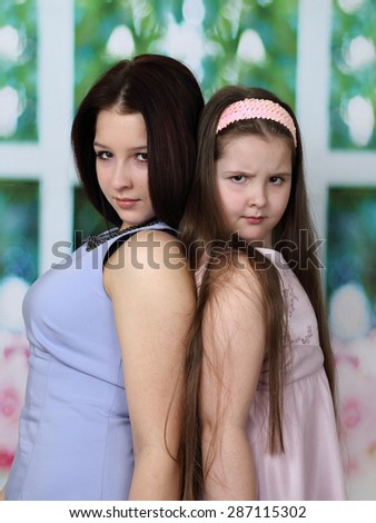 Pretty older girl and her plump younger sister - Family relations