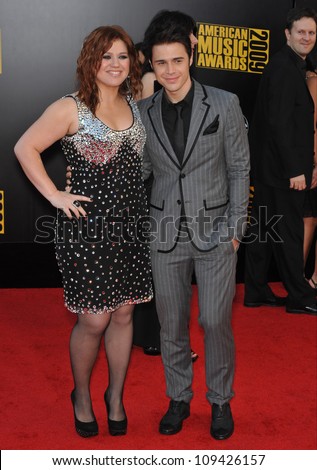 LOS ANGELES, CA - NOVEMBER 22, 2009: Kelly Clarkson & Kris Allen at the 2009 American Music Awards at the Nokia Theatre L.A. Live.