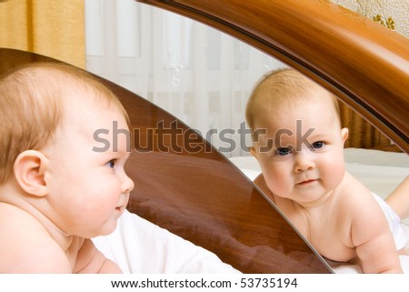 Small baby, looking to a mirror
